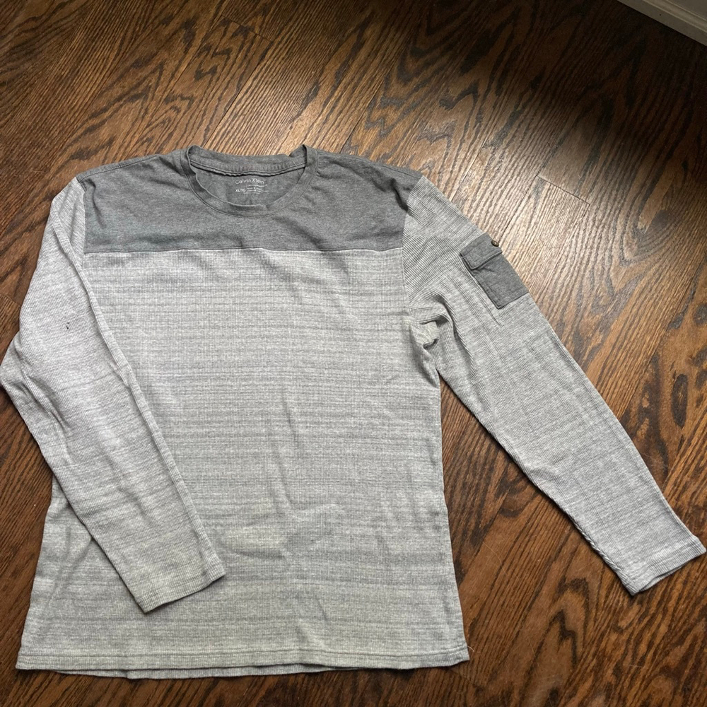 Men's Calvin Klein Gray Long Sleeve T-Shirt Size XL